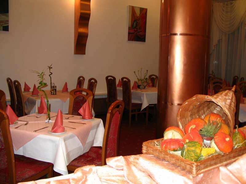 Hotel Orient Krasków Eksteriør bilde